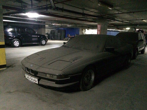 Фотофакт: в Днепропетровске нашли заброшенный спорткар BMW 0